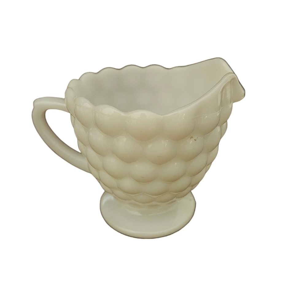 Vintage milk glass bubble creamer. - Picture 6 of 9
